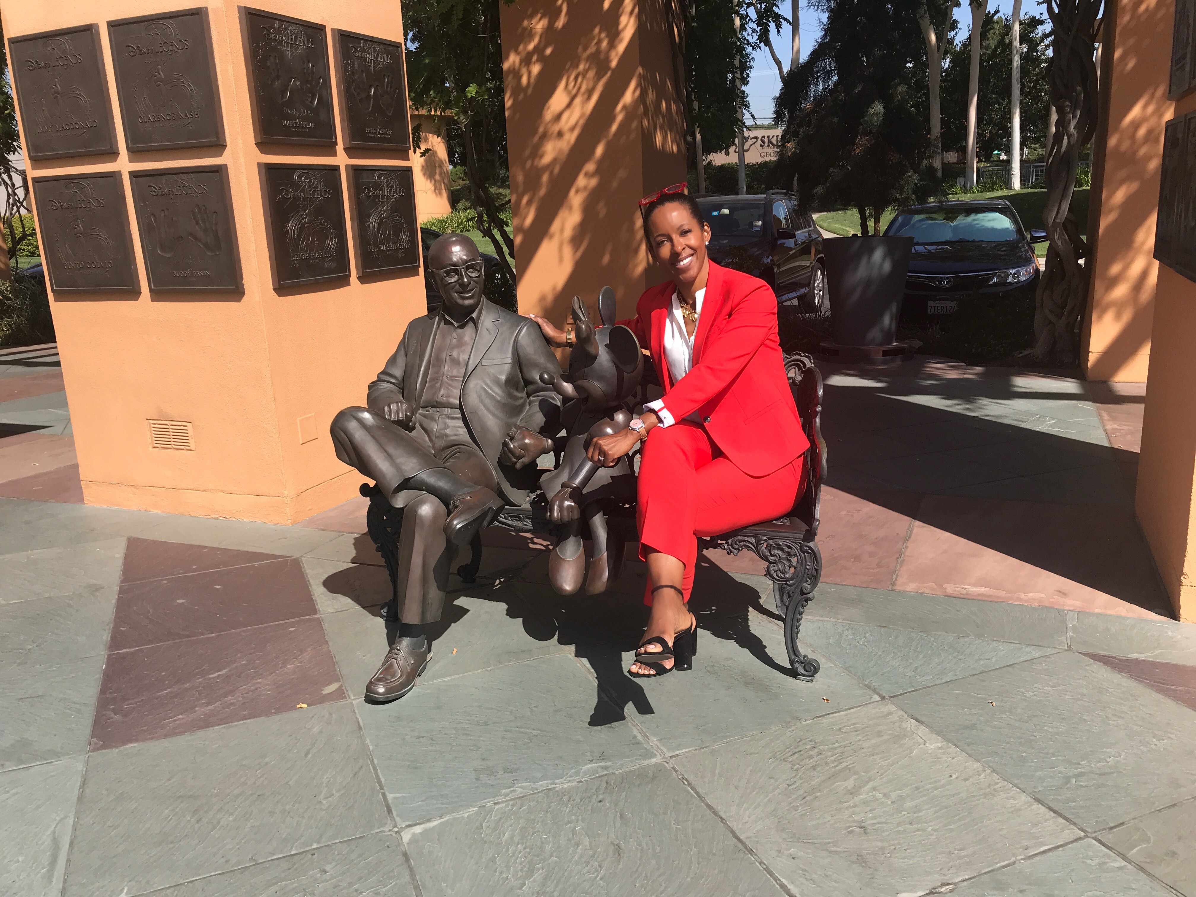 Leslie Gordon posing next to a statue.